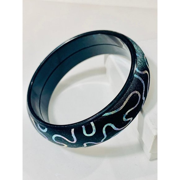 Iridescent Scribbled Bangle Bracelet - Picture 4 of 5